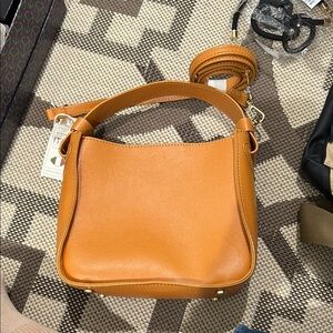 Elegant Tan Leather Crossbody Bag